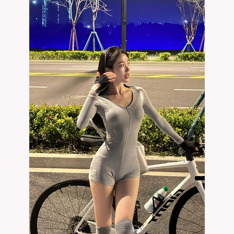 美式辣妹纯色长袖拉链连体衣新款气质百搭高腰修身显瘦休闲短裤子