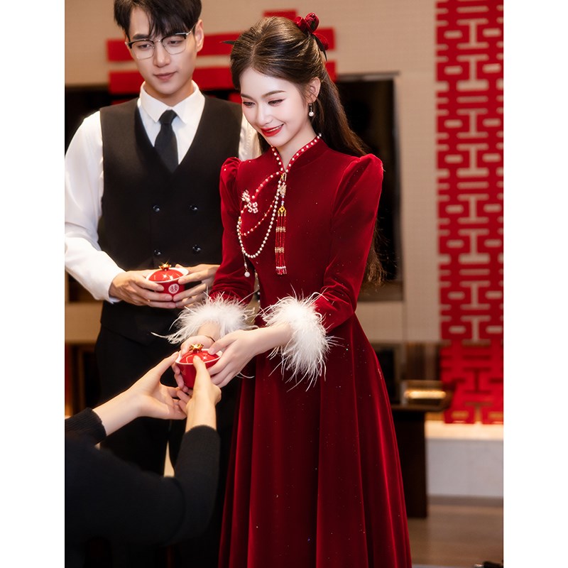 中式敬酒服新娘旗袍2024新款秋冬季厚款长袖红色丝绒订婚礼服裙女