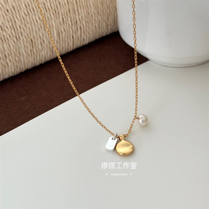 稍有设计感金银双色碰撞淡水珍珠锁骨链可调节合金项链圆片方块