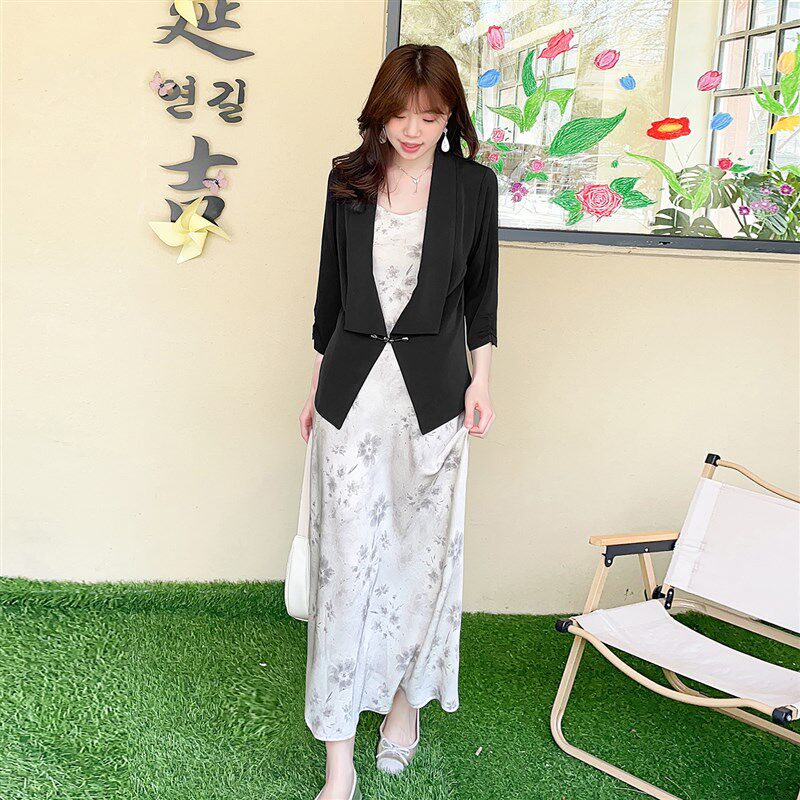 2025新款春夏短款黑色外套盘扣薄款小西服女百搭休闲显瘦大码女装图片