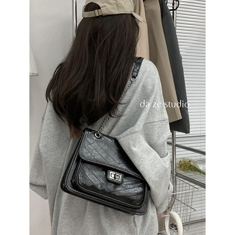 大包包女2022新款秋冬单肩斜挎包高级感质感小众大容量黑色链条包