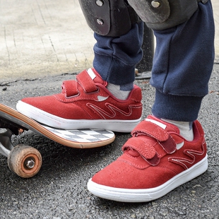 极路客蚁系列红色初学儿童训练滑板鞋 耐磨减震男女童专业滑板鞋