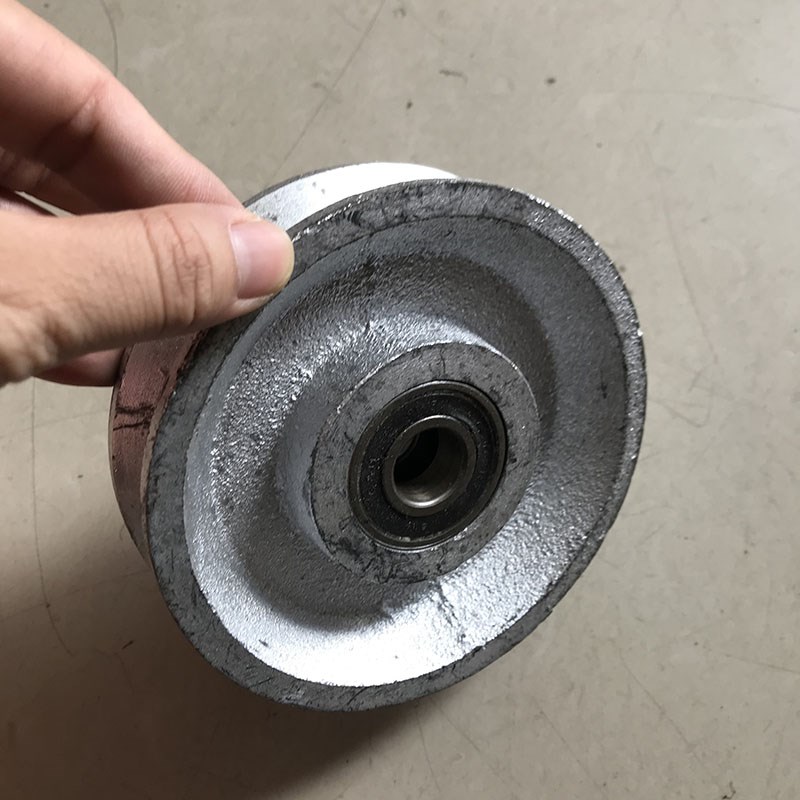 5寸V型单轮 铸铁V型轨道铁轮 移动导轨轮120mm V槽滑轮