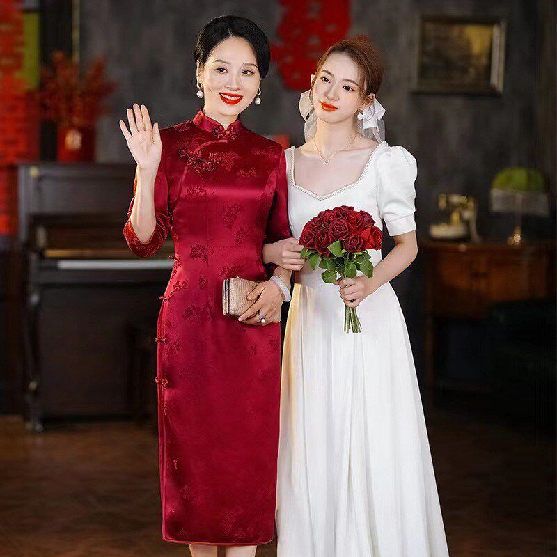 喜婆婆婚宴旗袍洋气婚礼2024春夏新款醋酸绸缎红色旗袍妈妈礼服