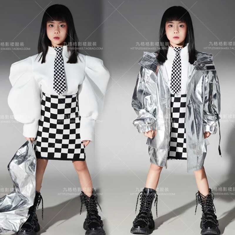 银色潮童舞台走秀未来科技感服装模特T台比赛儿童演出服元宇宙潮