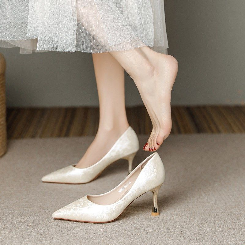 杏色绸缎刺绣国风尖头细跟高跟鞋女5厘米春季新款配旗袍礼服单鞋