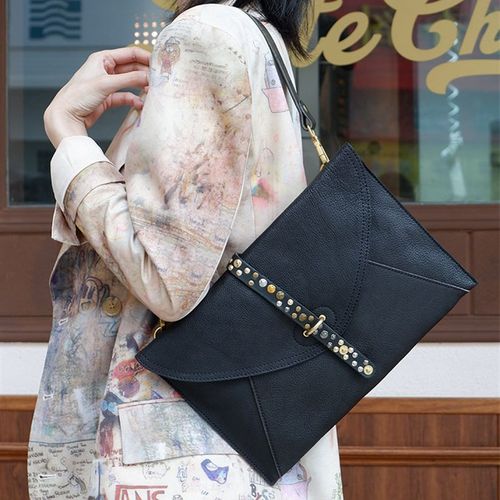 轻奢质感铆钉牛皮单肩斜挎包女多功能真皮腋下包大容量复古手拿包