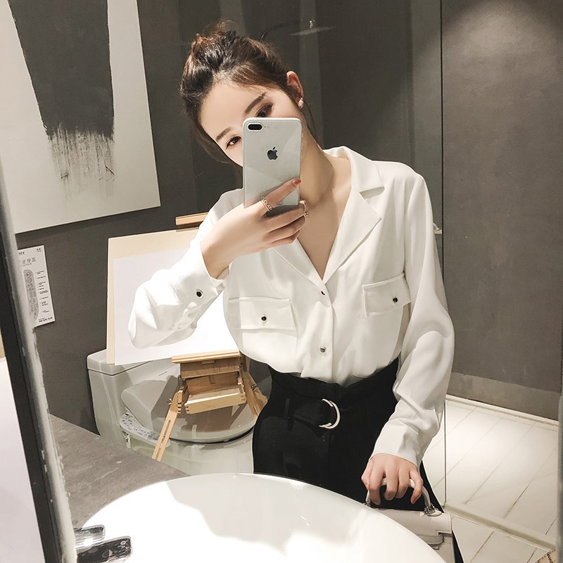 2025年春装新款衬衫女设计感小A众轻熟港风v领洋气缎面时尚职业装