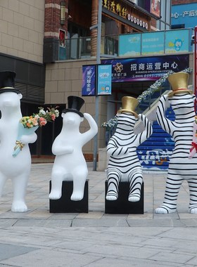 网红礼貌熊摆件公园广场店铺购物中心装饰户外园林景观玻璃钢雕塑
