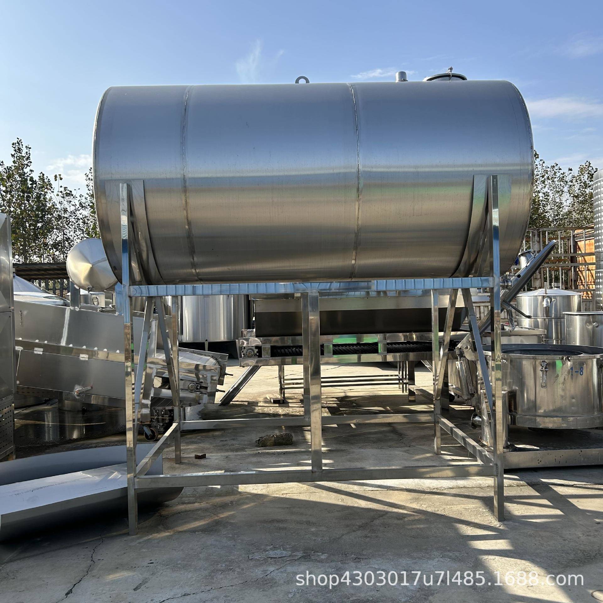 不锈钢牛奶碱水剂运输罐厂家卧式1-15立方车载罐化工储液罐