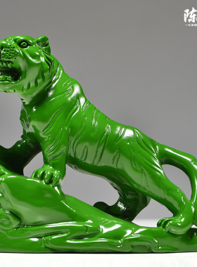 生肖虎绿色实木质虎上山虎木雕虎家居办公装饰业送礼工艺品