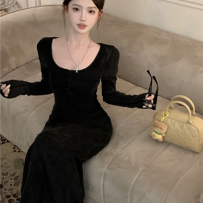 赫本风黑色针织连衣裙女方领辣妹打底修身长袖裙子