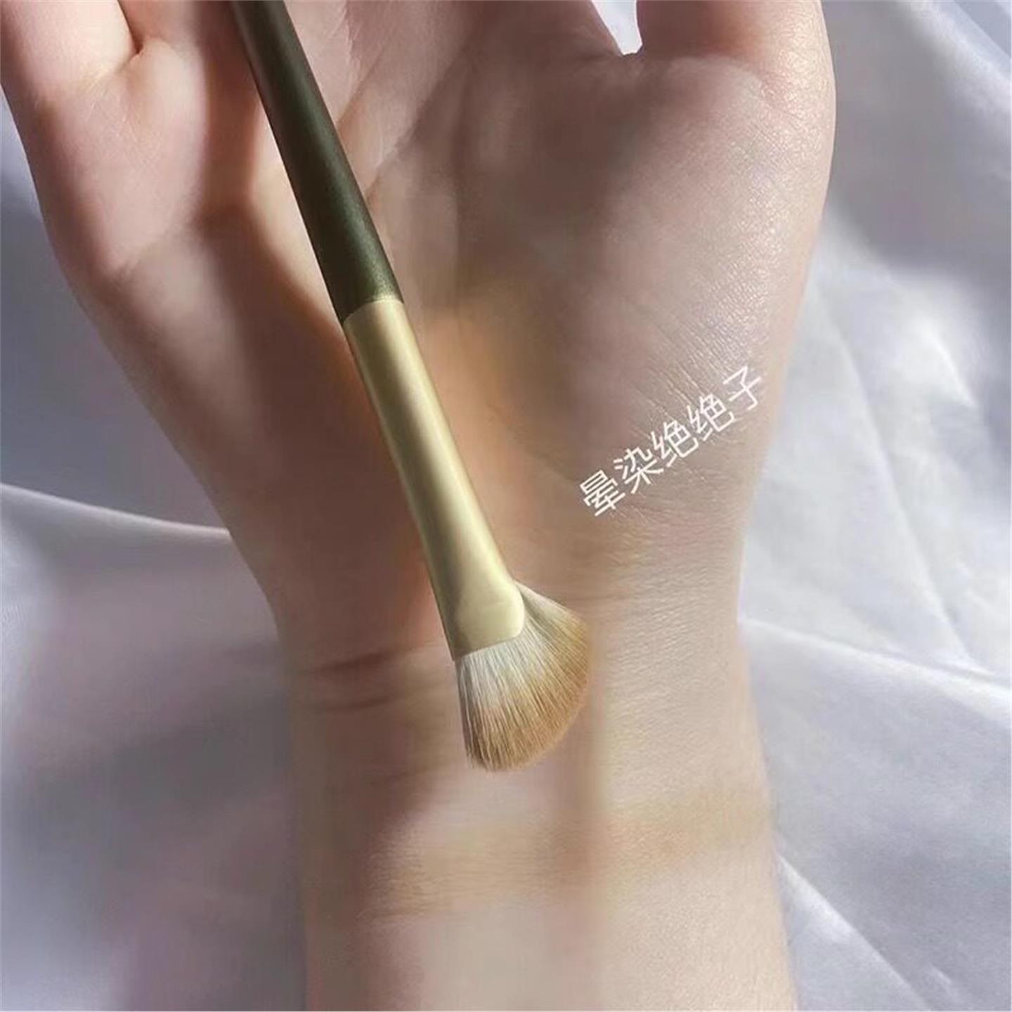 毛戈平半扇形鼻冀刷斜头小图片