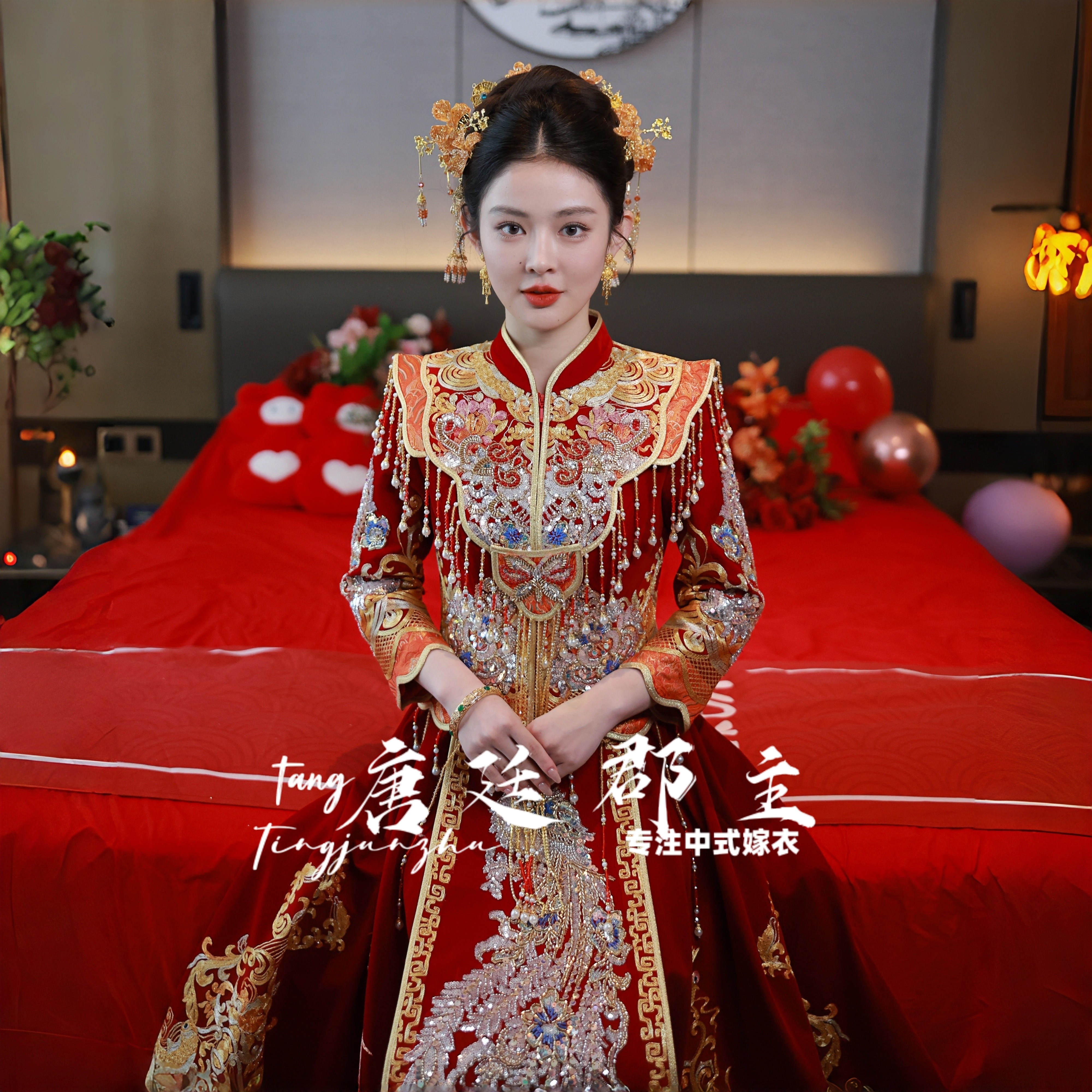 2025新款中式重工刺绣丝绒秀禾服