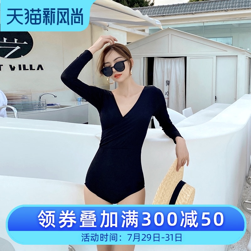 海边泳衣女夏显瘦遮肚202u1新款保守长袖防晒韩国ins黑色简约泳衣