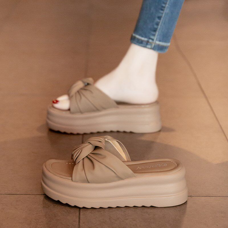 厚底松糕凉拖鞋女夏外穿高级感2025新I款时尚百搭女士增高沙滩凉