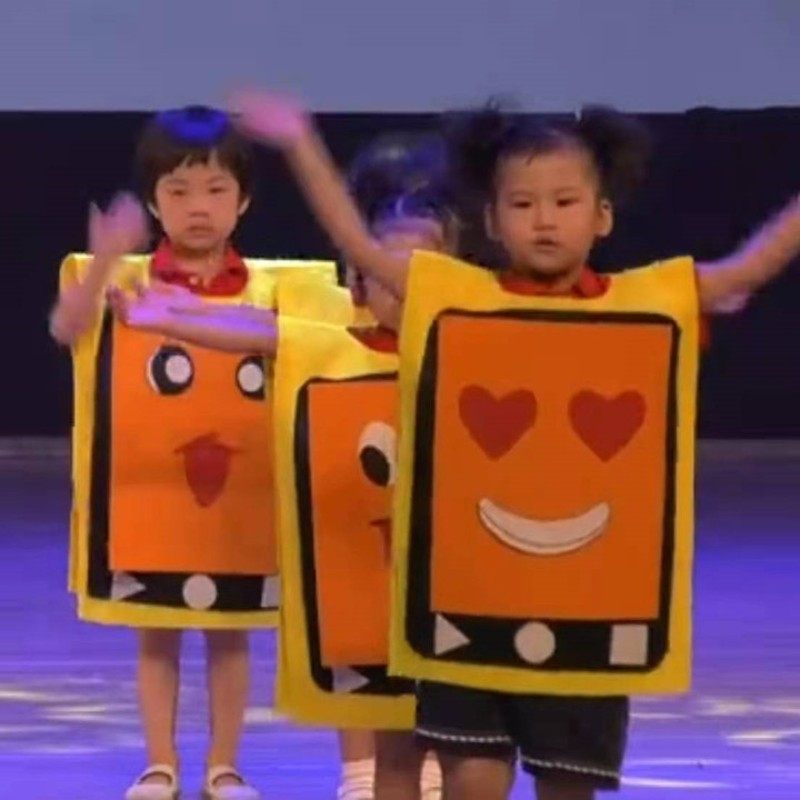 现货幼儿园情景剧手机手机我问你舞蹈表演服装垃R圾分类卡通道具