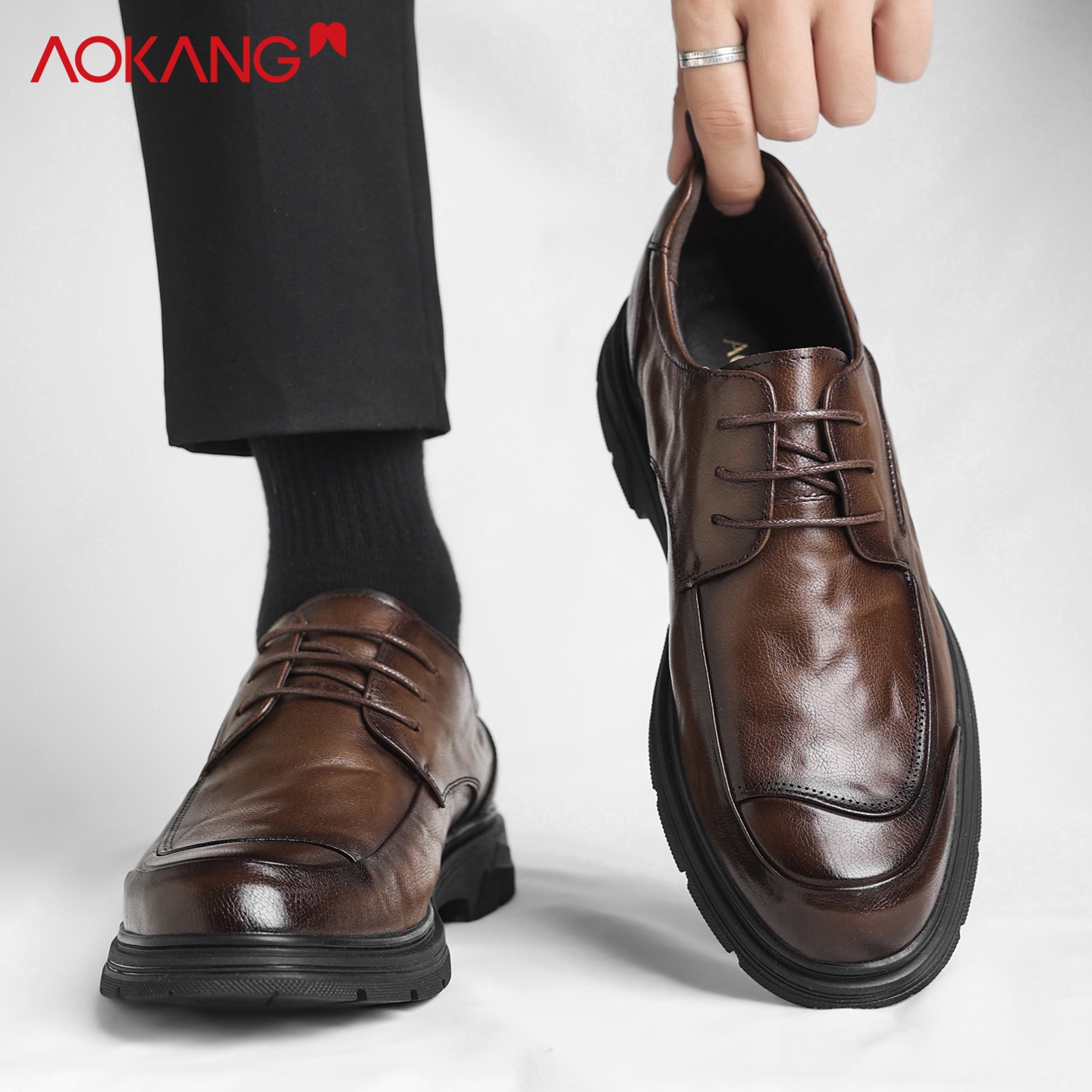 奥康新款男士休闲皮鞋商务正装