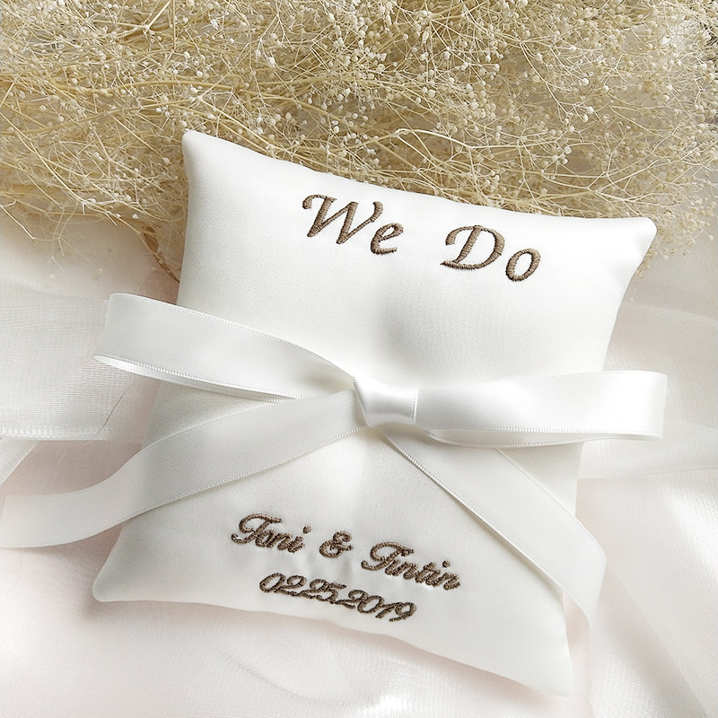 定制诗诗婚礼绣字戒托 欧式新娘戒枕 结婚礼品绣字戒指托
