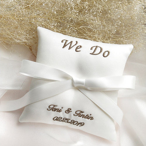 定制诗诗婚礼绣字戒托 欧式新娘戒枕 结婚礼品绣字戒指托