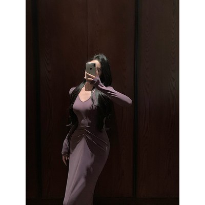 愉悦愉悦紫色V领长袖包臀连衣裙女秋季性感气质褶皱设计感长裙子