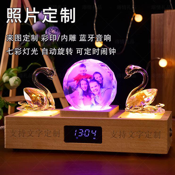 甄选水晶3D照片图案内雕摆件天鹅蓝牙时钟木质音乐盒结婚纪念礼品