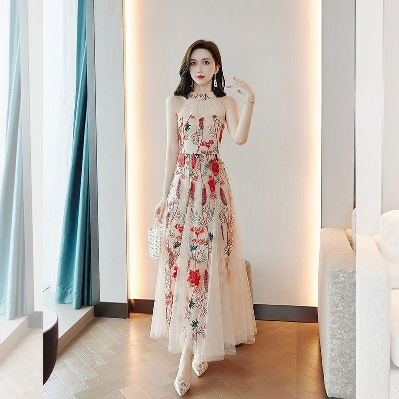 碎花连衣裙女2024新款网纱长裙气质仙女裙设计感小众挂脖裙子礼服