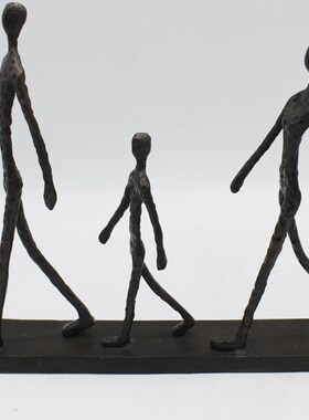 欧式铸铁行走的三口之家摆件家居复古装饰工艺品办公室摆饰软饰品