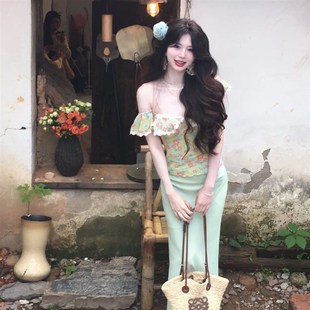 纯欲风一字肩荷叶边修身 新款 碎花上衣高腰半身裙女潮 两件套装