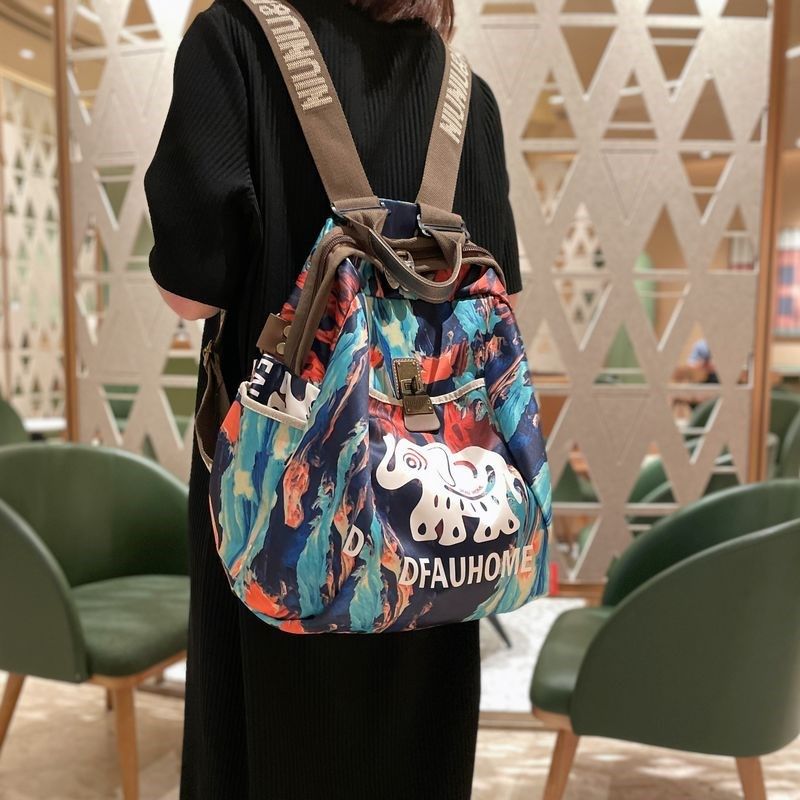 洋气大容量旅行双肩包女2024新款轻便时尚女士背包帆布外出旅游高