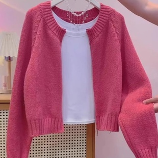秋冬款高级感玫粉色针织开衫女外搭小个子慵懒风软糯短款毛衣外套