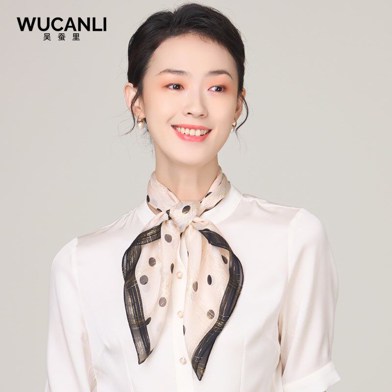 丝巾女真丝方巾春秋通勤时尚百搭桔色小领巾透气送礼薄款礼物围巾