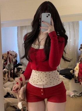 荔桃想睡觉ya bm风套装碎花吊带背心红色针织开衫短裤三件套