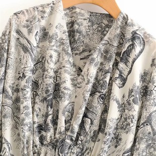 西班牙单 春装新复古时尚宽松V领收腰荷叶边喇叭袖套头衬衫女上衣