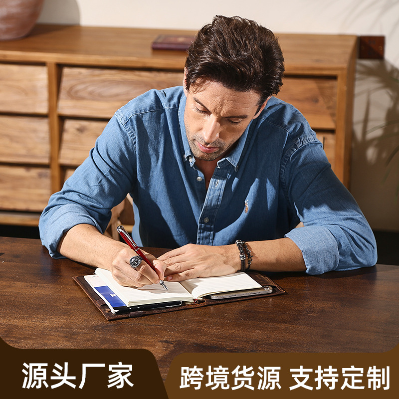 疯马皮a5纸笔记本皮套带钢笔位可放iPmini多功能保护套文件袋