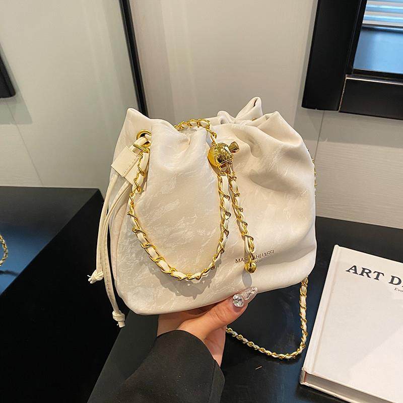 新品今年流行包包女2025新款韩国小众高级感链条斜挎包通勤百搭水,箱包皮具/热销女包/男包,水桶包,淘宝优惠券,粉丝福利购,淘宝优惠卷