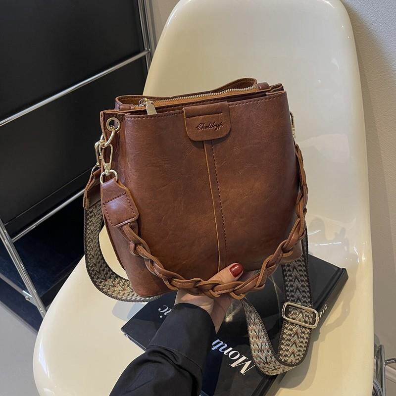 新品高级感美拉德包包女式2024新款秋季复古质感单肩包宽带斜挎水