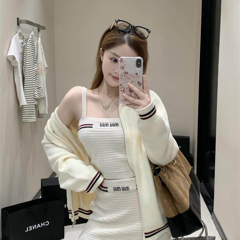 新品miu系2025早秋新款赵今麦同款学院风针织吊带半裙套装毛衣开