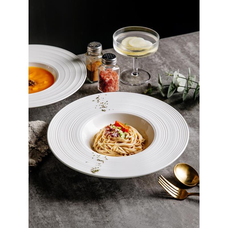 纯白陶瓷意大利面盘子飞碟