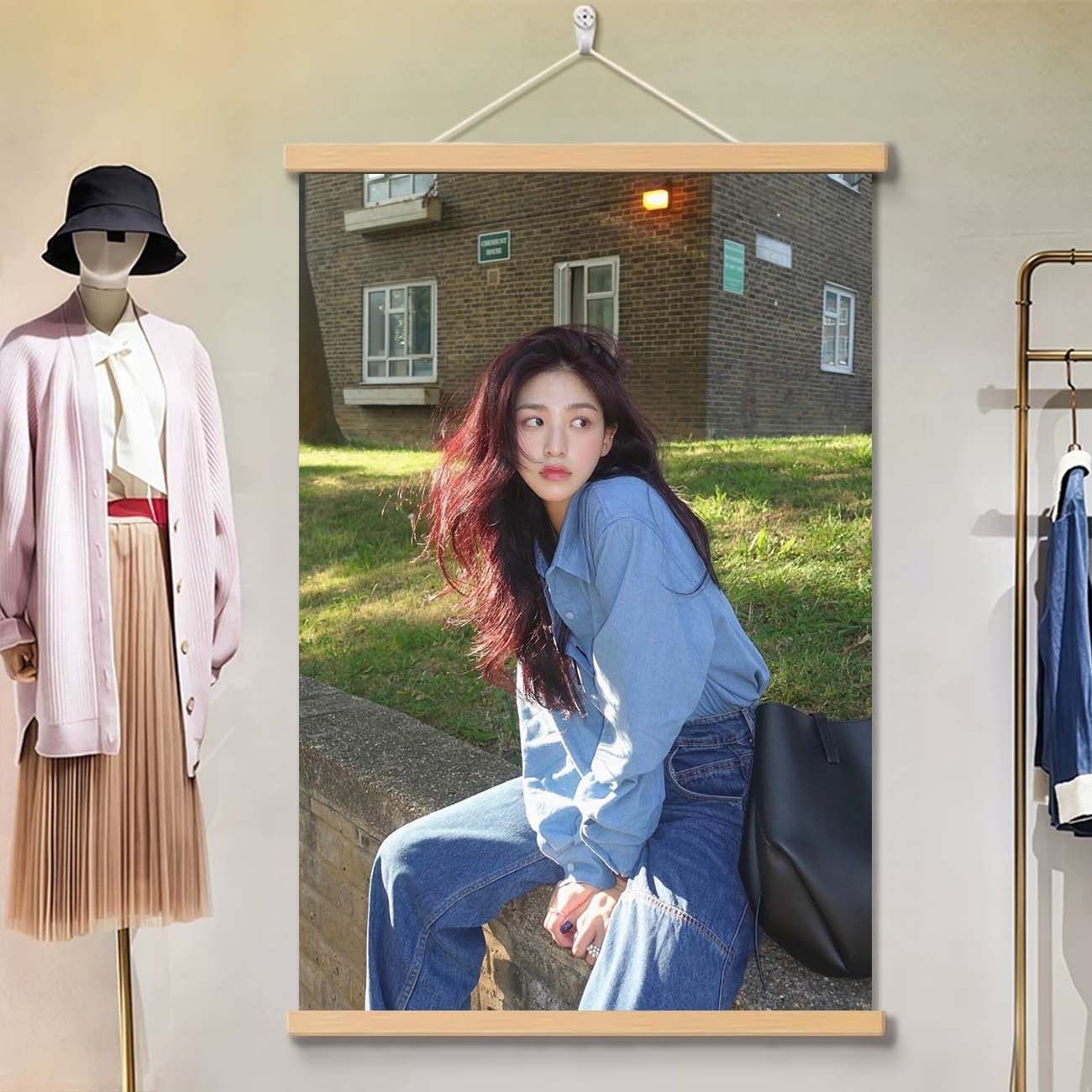 ins风韩系服装店装饰画新品上市广告宣传女装店氛围布置卷轴挂画