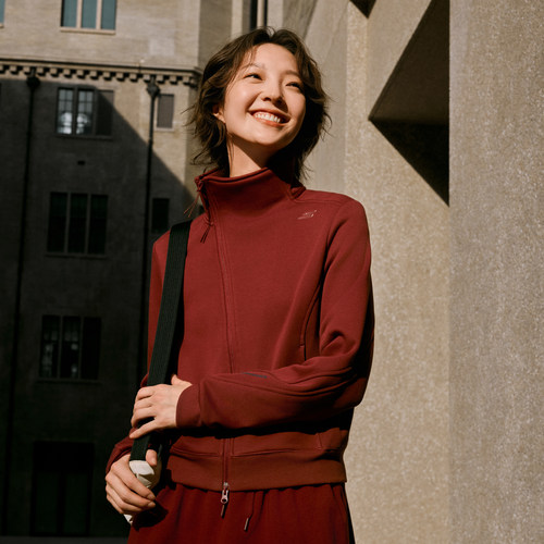斯凯奇2025新款女士运动外套
