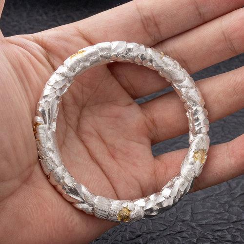 手工錾刻镶金牡丹花999足银手镯