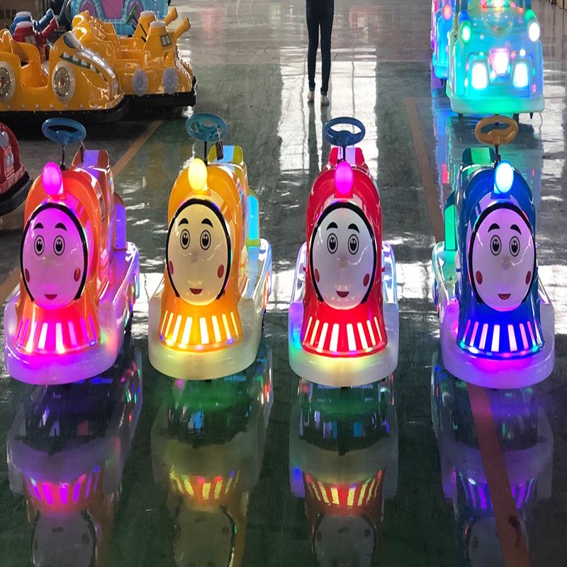 公园游乐场儿童碰碰车室外游乐设备电动 广场彩灯双人亲子碰碰车