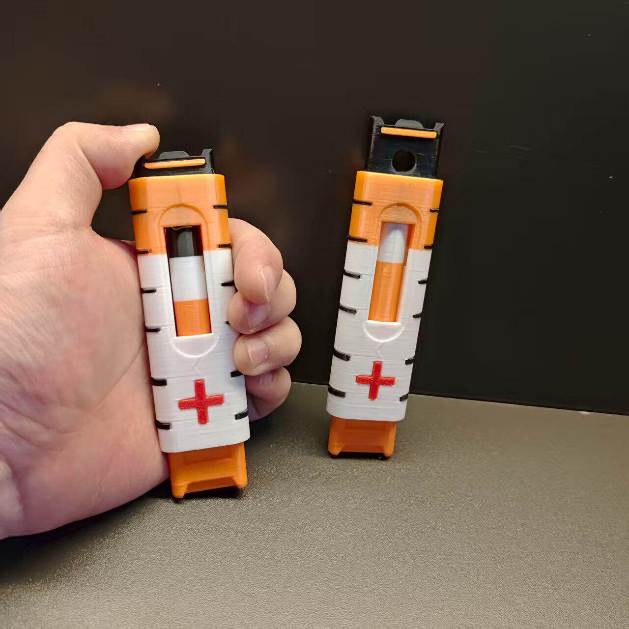 三角洲行动游戏周边威龙可动按压强效针注射器模型玩具摆件武器