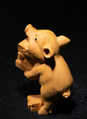 黄杨木雕刻手把件家居装饰创意实木男猪工艺品文玩勤奋猪