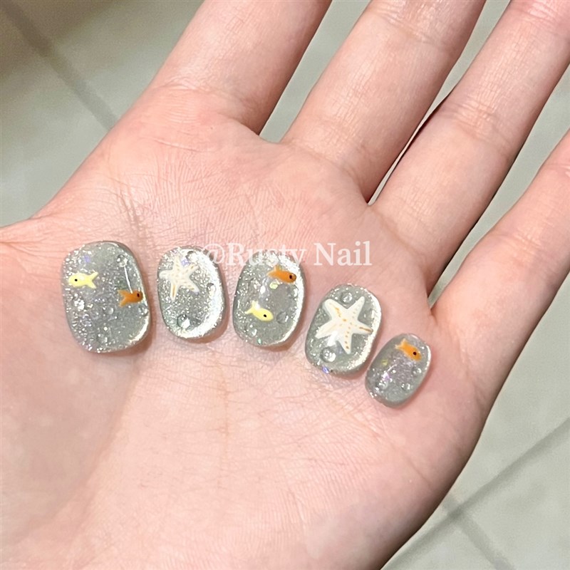 【小鱼泡泡】冰透蓝玻璃珠猫眼纯手工穿戴甲童趣可爱短款美甲贴片