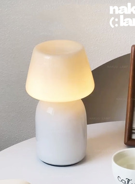 in奶油风ollo ole便携式歪头台灯磁吸充电卧室床头氛围灯