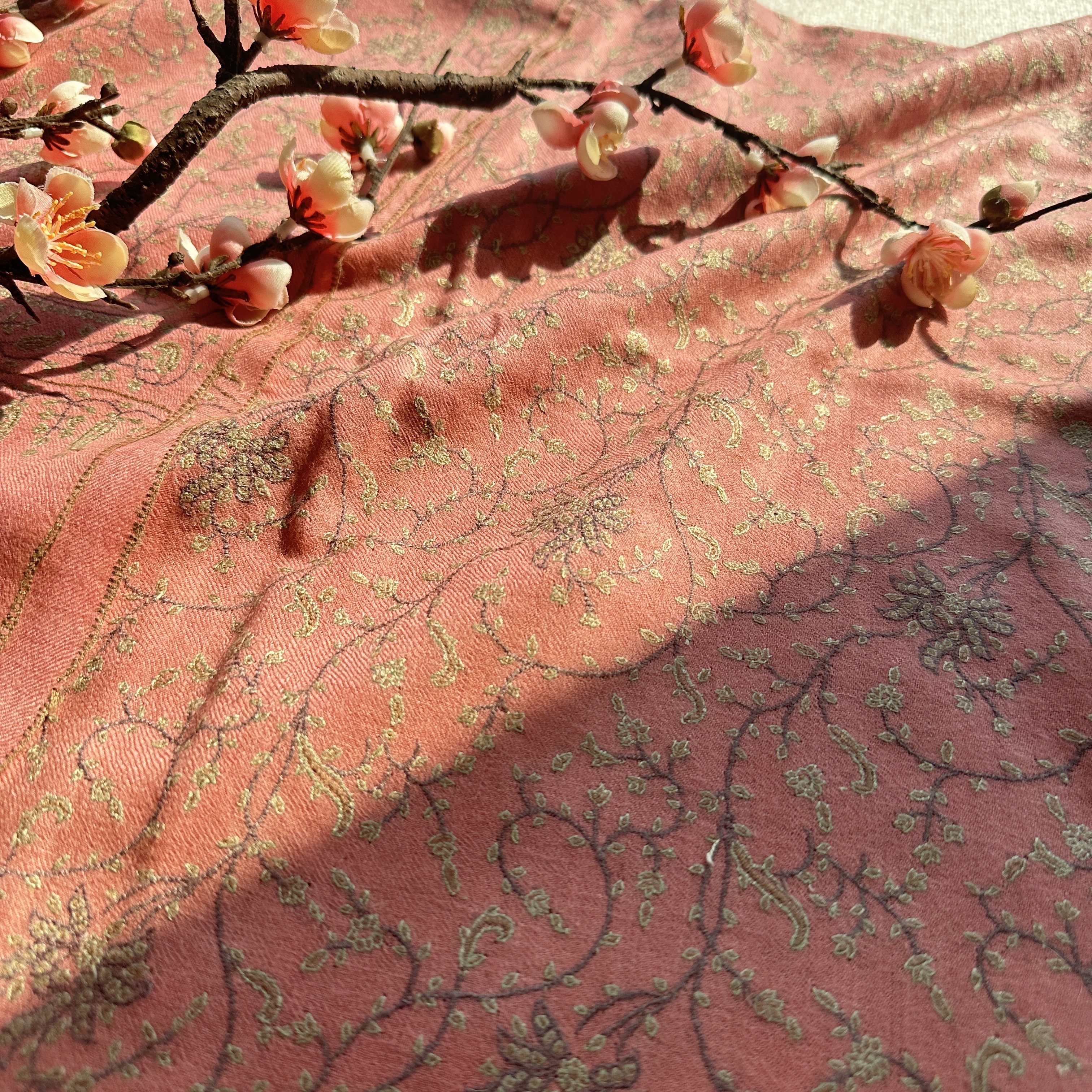 粉色藤蔓刺绣什米尔手工披肩,个性定制/设计服务/DIY,针织类定制/加工,淘宝优惠券,粉丝福利购,淘宝优惠卷