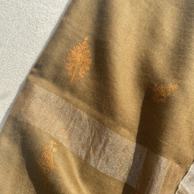 Zara边点缀绣驼色克什米尔清新纯手工披肩围巾