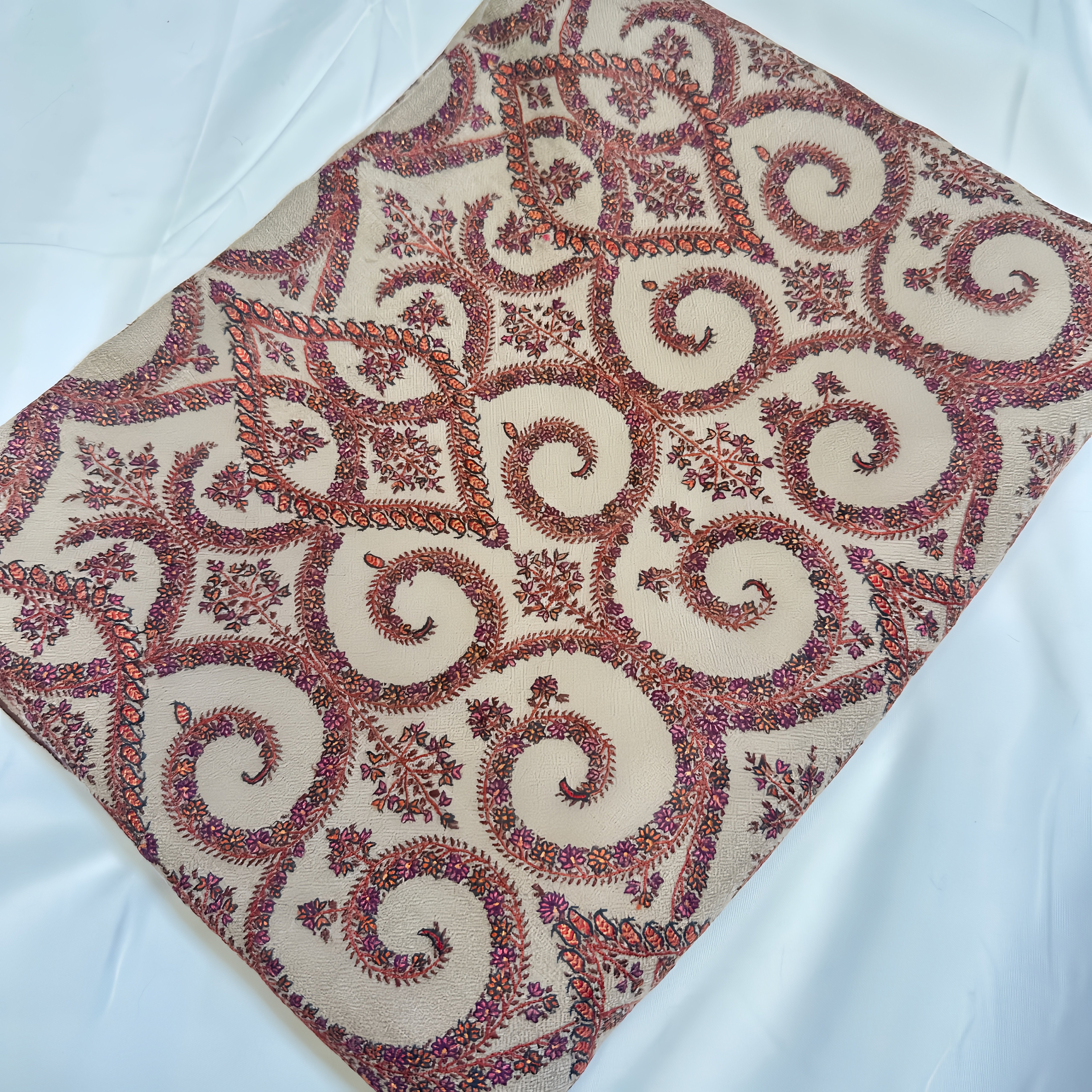 QR认证手纺线 原绒梦幻粉图腾藤蔓满绣藏品克什米尔纯手工披肩,服饰配件/皮带/帽子/围巾,围巾/丝巾/披肩,淘宝优惠券,粉丝福利购,淘宝优惠卷